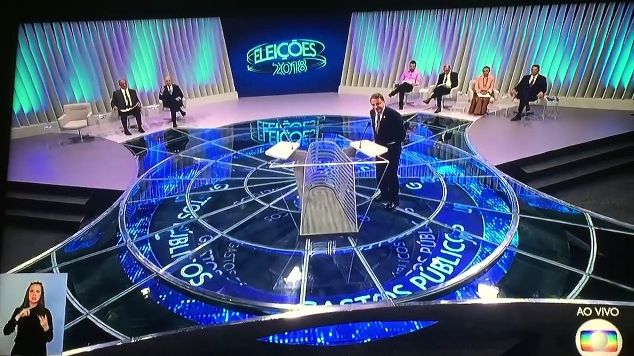 Álvaro Dias leva carta para o debate e manda ser entregue a Lula ao vivo