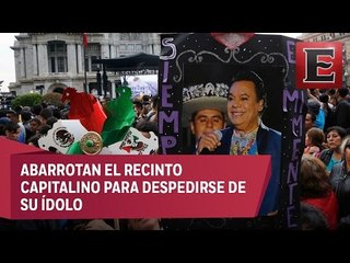 Capitalinos se rinden ante Juan Gabriel en Bella Artes