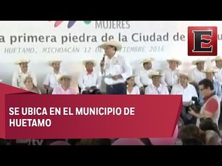 Colocan primera piedra de la Ciudad de las Mujeres en Michoacán