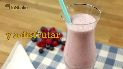 Batido dietético de plátano y frutos rojos
