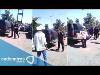 Mujer en Hermosillo deja a bebé encerrada en su camioneta para ir de compras