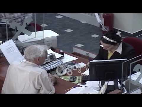 Ora News - Kreditë e këqija vijojnë të mbeten të larta