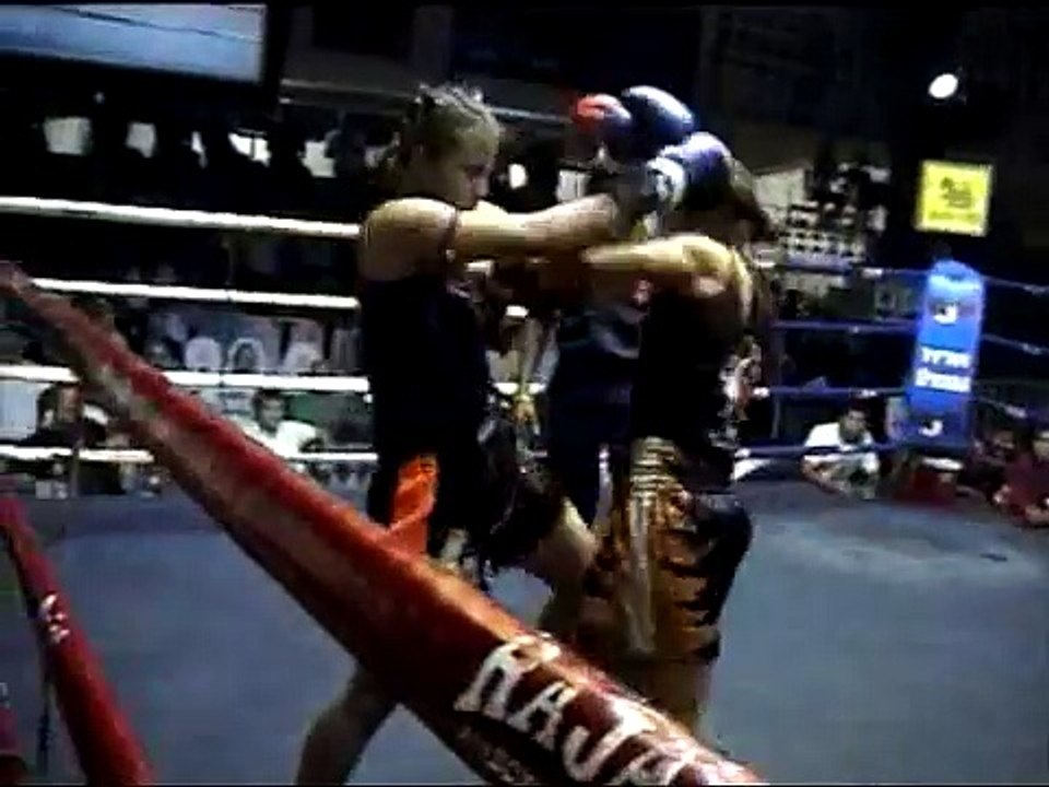 (Veronica) Tiger Muay Thai defends Patong title against Nongkarn