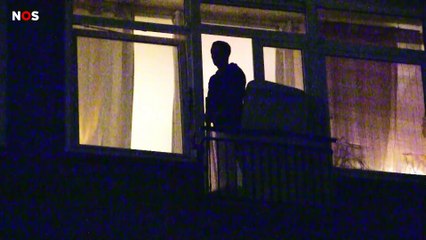 La police interrompt cette tentative de suicide de force à Amsterdam !