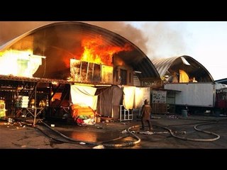 Incendio en la Central de Abastos consume varios comercios