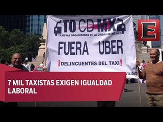 Taxistas se manifiestan en el Ángel de la Independencia