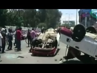 Gresca entre taxistas y policías en Oaxaca deja varios heridos