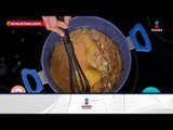 ¡Pollo con nopales en chile cascabel, ideal para diabéticos! | Sale el Sol