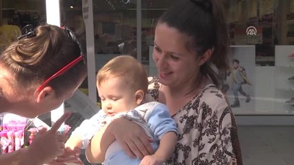 Bebekler Anne ve Babaları İçin Emekledi