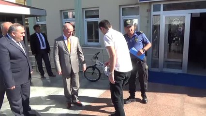 Hatalı Sürücüleri Uyaran Çocuğa Bisiklet Hediye Edildi