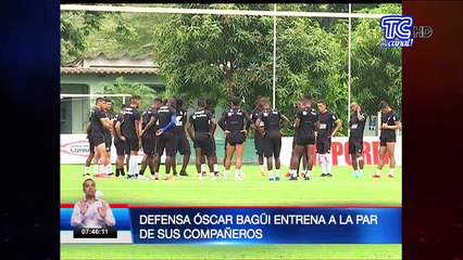 Defensa Óscar Bagüí entrena a la par de sus compañeros
