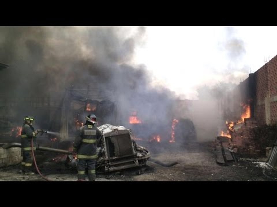 Incendio en bodega de desperdicios industriales en Morelos