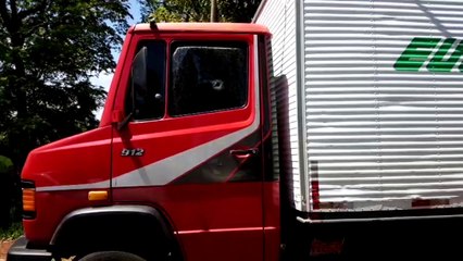 Caminhão com marcas de tiros é encontrado na PR-486