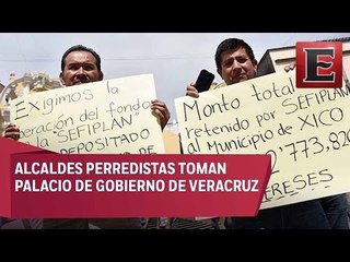 Toman oficinas del gobierno de Veracruz