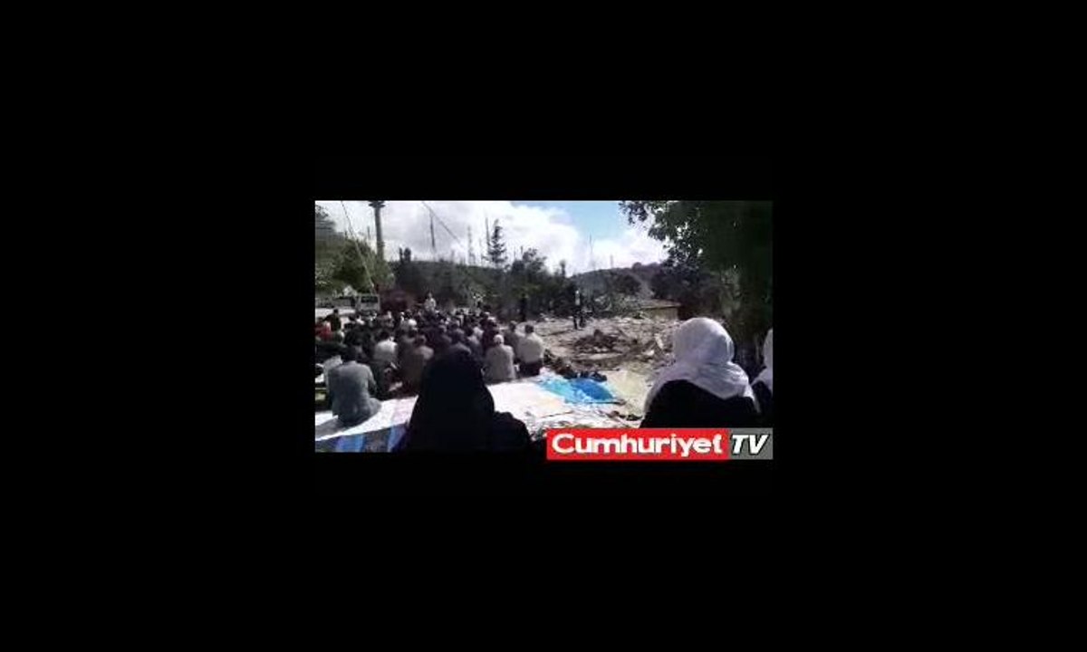 Molozların üzerinde Cuma Namazı'nı kıldıran Erdoğan'ın yaptırdığı caminin müezzini:  Görevden alıp almamaları umrumda değil