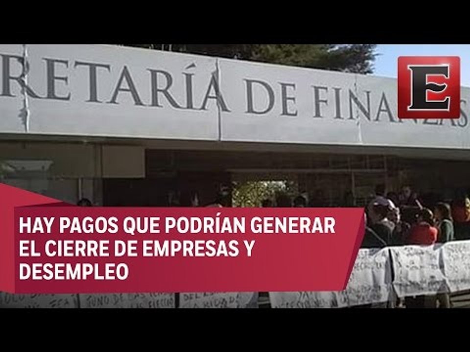 Empresarios hacen plantón afuera de la Secretaria de Finanzas de Veracruz