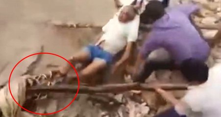 50 Yaşındaki Adam, Kurtarmaya Çalıştığı Leoparın Saldırısına Uğrayınca Çevredekiler Odunları Eline Aldı