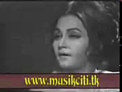 Aye Putar Hatan tey Nai Wikdey - Noor Jehan - YouTube