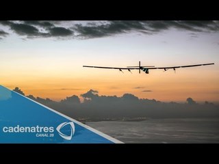 Avión solar aterriza en Hawaii e impone récord de vuelo en solitario