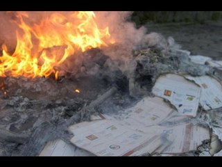 CNTE quema boletas electorales en Guerrero