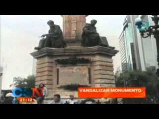 Maestros vandalizan monumento a Cristóbal Colón