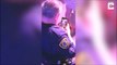 Ce policier est pris en flag en train de photographier les fesses d'une demoiselle à un concert de Drake