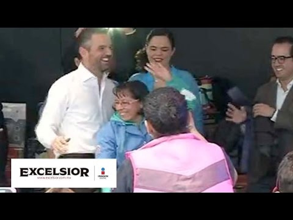 Senadores panistas presumen sus movimientos sexys WB
