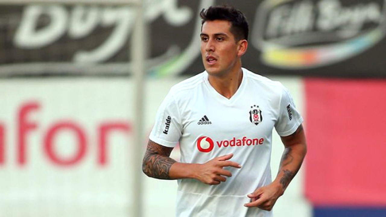 Beşiktaş'ın Şilili Stoperi Enzo Roco, Vida ve Pepe ile Oynadığı İçin Mutlu Olduğunu Dile Getirdi