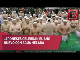 Japoneses celebran el Año Nuevo bañándose con agua helada