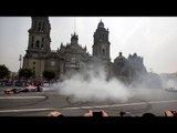 Autos de la Fórmula Uno rugen en el Zócalo capitalino