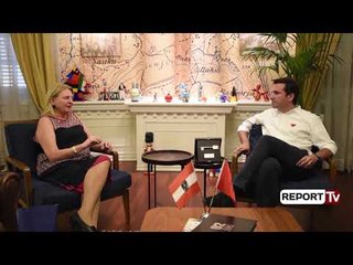 Report Tv-Tirana ka ndryshuar’/ Veliaj i dhuron ‘Çelësin e Qytetit’ ministres austriake