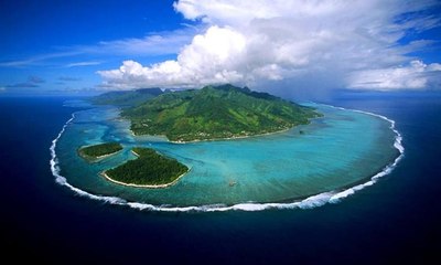 شاطئ يضم "جزيرة" فريدة من نوعها... لن تتوقعوا كيف أُنشئت!