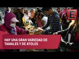 Capitalinos degustan tamales en el Zócalo capitalino