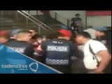 VIDEO: Policías y vagoneros se enfrentan en estación Balderas