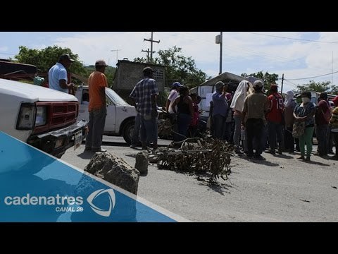 Normalistas de Michoacán exigen pago de becas
