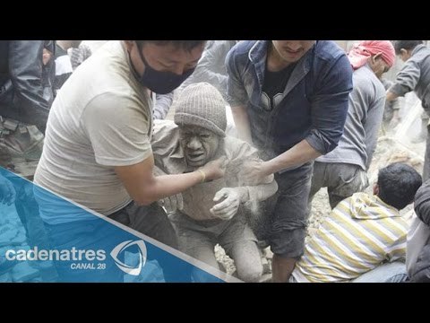 Impresionante!! Rescatan a un hombre bajo los escombros tras la explosión en China