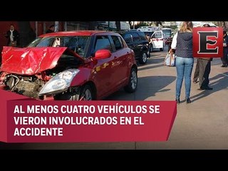 Choque múltiple en La Raza por pavimento resbaladizo