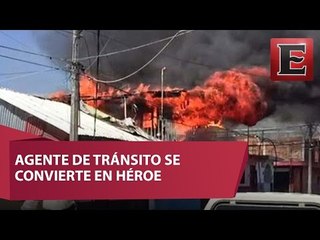 Agente de tránsito salva a seis niños de morir en incendio