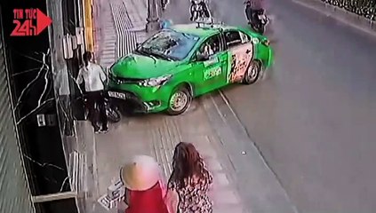 Regardez comment ce taxi arrete un voleur de téléphone