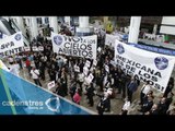 Cierre de aerolínea mexicana por extrabajadores en protesta