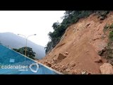 Mueren aplastados por rocas dos jóvenes en deslave de carretera en Querétaro