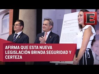 Mancera firma decreto de la nueva Ley de Vivienda capitalina