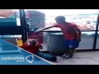 Jóvenes agreden a indigente en Nuevo Léon y suben el video a redes sociales