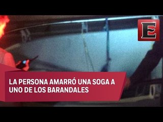 Hombre se cuelga en una de las entradas del Metro Guerrero