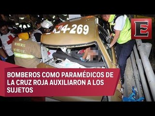 Fuerte choque en Periférico Norte deja prensados a dos hombres en un taxi