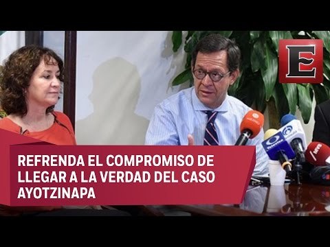 Familiares de normalistas desaparecidos se reúnen con Roberto Campa