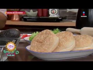 Cocina de solteros: hamburguesa de pollo con Chiquis Rivera | Sale el Sol