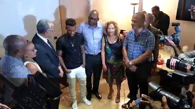 Thomas Lemar est arrivé en Guadeloupe Le Baie-Mahaultien, champion du monde dimanche dernier avec l’équipe de France est de retour sur ses terres.