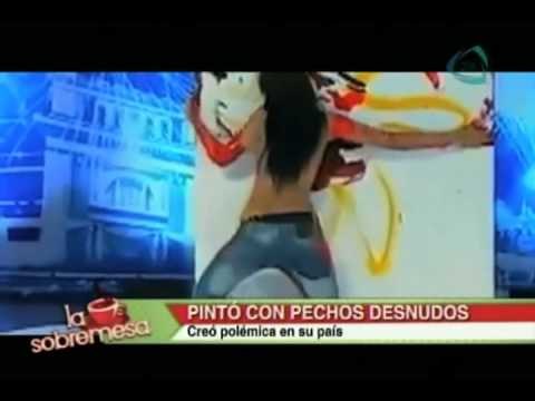 La sobremesa. Pinta óleos con sus pechos desnudos y crea polémica en su país