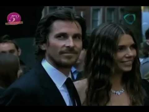 No lo cuentes. Christian Bale visita a sobrevivientes de la matanza